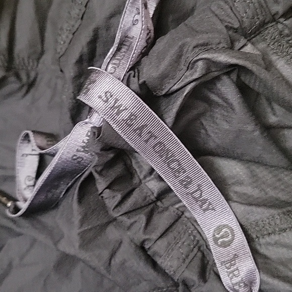 Lululemon crop long sleeve windbreaker - Picture 8 of 8